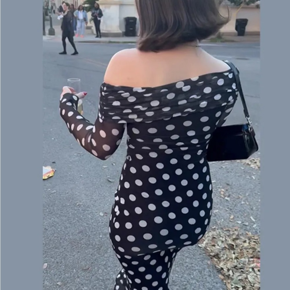 🎉Make a statement Off Shoulder Polka Dot Maxi Dress, perfect for any occ… - Picture 16 of 16